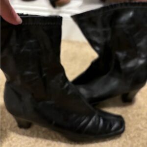 Aerosols black boots size 10